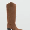 Lederstiefel mit Absatz Lederstiefel mit Absatz