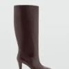 Lederstiefel mit Absatz Lederstiefel mit Absatz