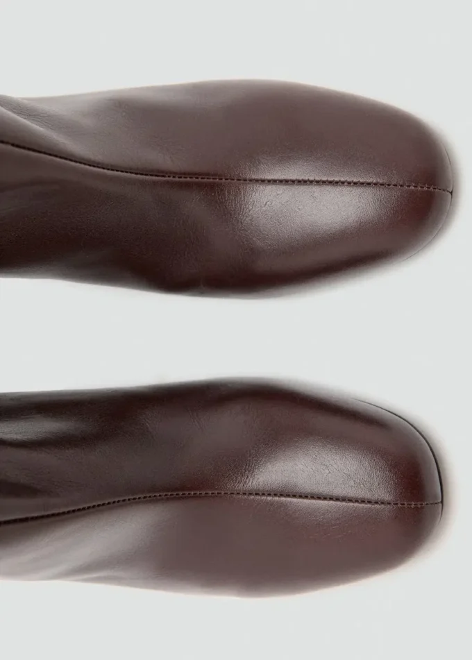 Lederstiefel mit Absatz Lederstiefel mit Absatz
