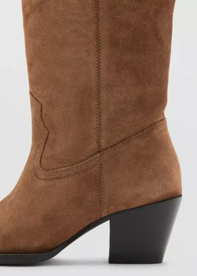 Lederstiefel mit Absatz Lederstiefel mit Absatz