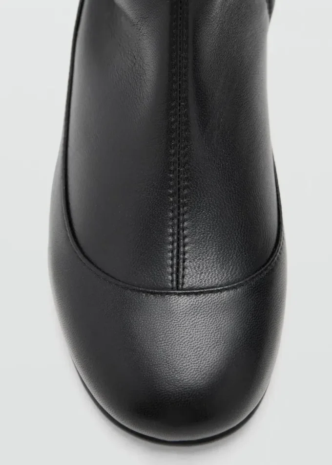 Lederstiefel mit kombiniertem Design Lederstiefel mit kombiniertem Design