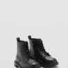 Lederstiefel mit Schnürung