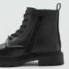 Lederstiefel mit Schnürung