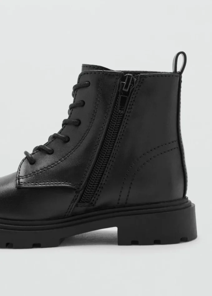 Lederstiefel mit Schnürung