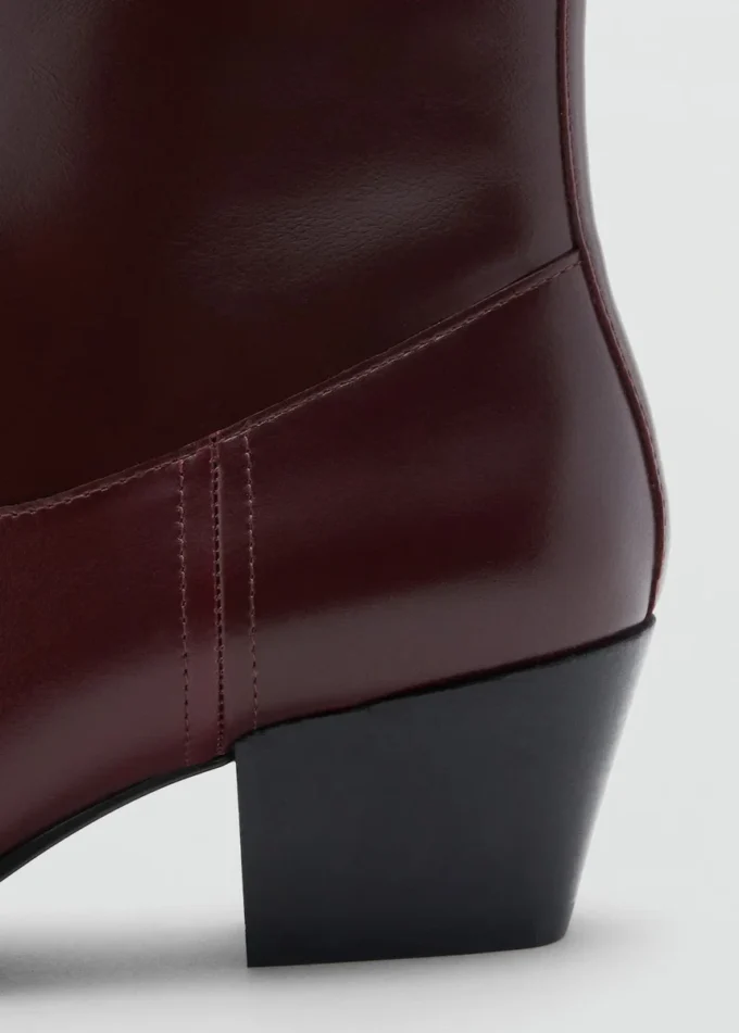 Lederstiefeletten mit eckiger Zehenpartie Lederstiefeletten mit eckiger Zehenpartie