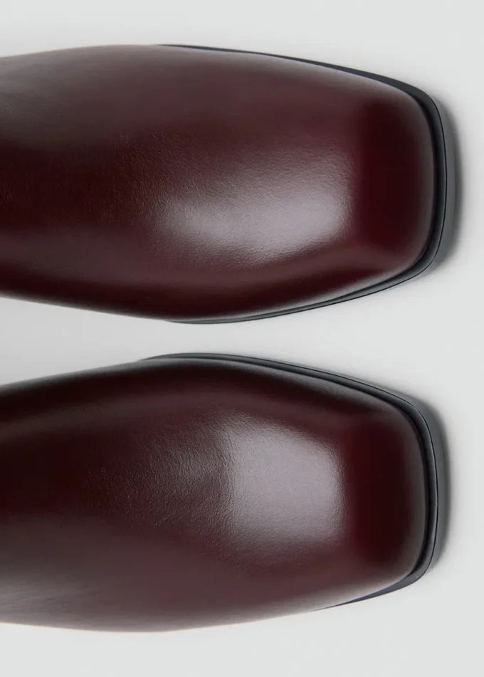 Lederstiefeletten mit eckiger Zehenpartie Lederstiefeletten mit eckiger Zehenpartie