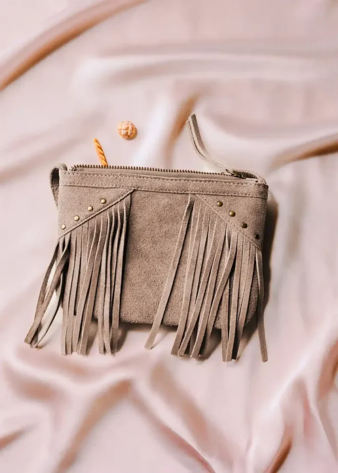 Ledertasche mit Fransen