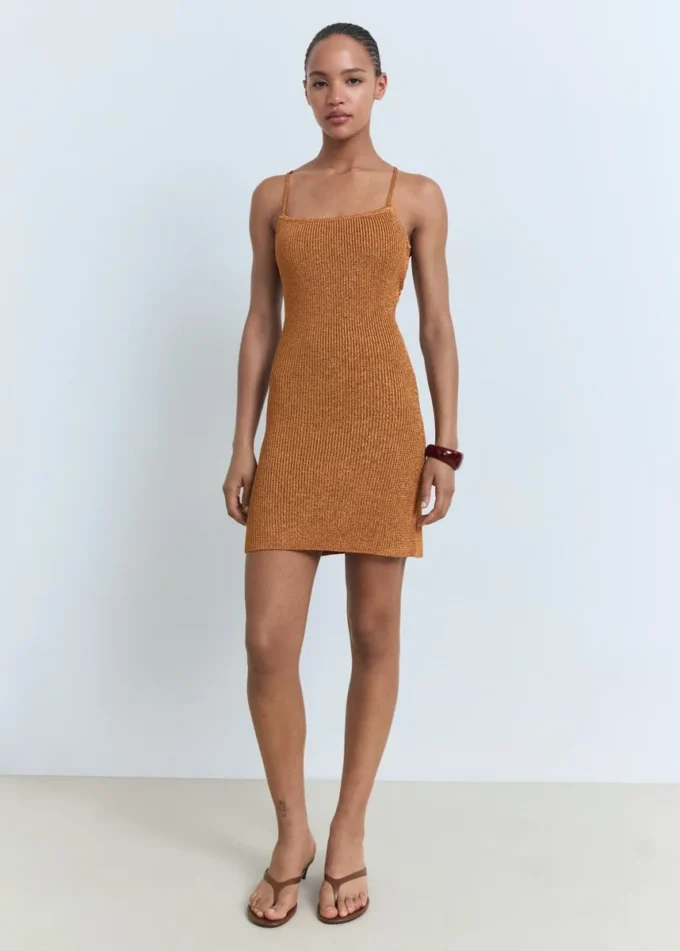 Lurex-Kleid mit gekreuztem Rücken Lurex-Kleid mit gekreuztem Rücken