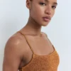 Lurex-Kleid mit gekreuztem Rücken Lurex-Kleid mit gekreuztem Rücken