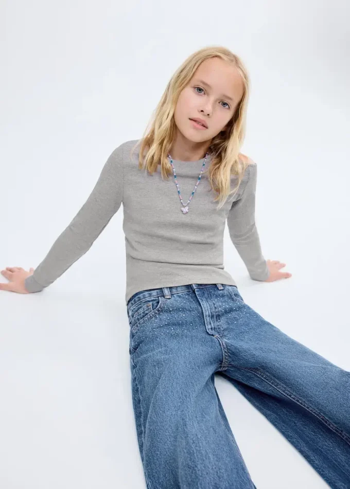 Lurex-Oberteil mit Cut-out Lurex-Oberteil mit Cut-out
