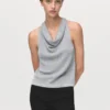 Lurex-Strickoberteil mit drapiertem Ausschnitt Lurex-Strickoberteil mit drapiertem Ausschnitt