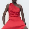 Lyocell-Kleid mit asymmetrischem Ausschnitt Lyocell-Kleid mit asymmetrischem Ausschnitt