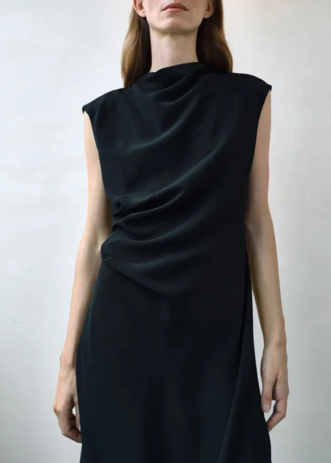 Midi-Kleid mit Rüschen Midi-Kleid mit Rüschen
