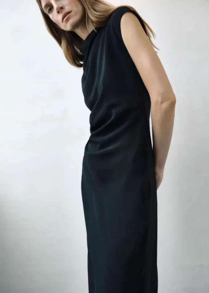 Midi-Kleid mit Rüschen Midi-Kleid mit Rüschen