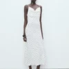 Midikleid mit drapiertem Ausschnitt Midikleid mit drapiertem Ausschnitt