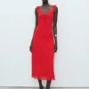 Midikleid mit Rüschenausschnitt Midikleid mit Rüschenausschnitt
