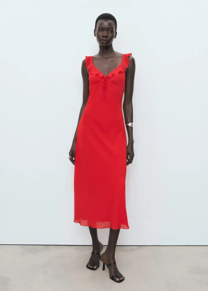 Midikleid mit Rüschenausschnitt Midikleid mit Rüschenausschnitt