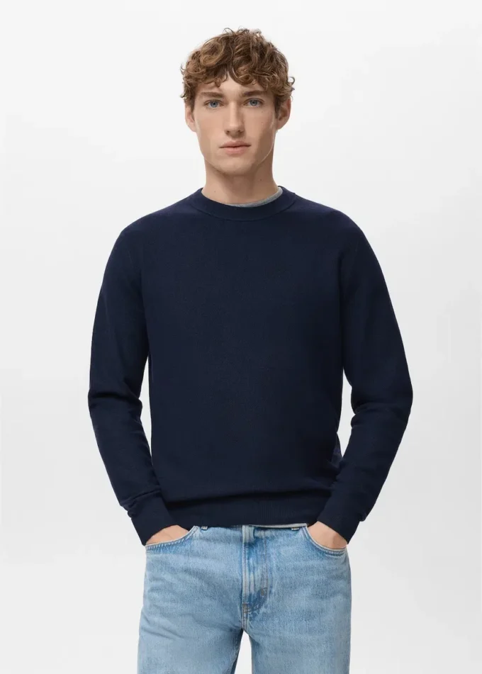 Mikrostrukturierter Baumwollstrickpullover Mikrostrukturierter Baumwollstrickpullover