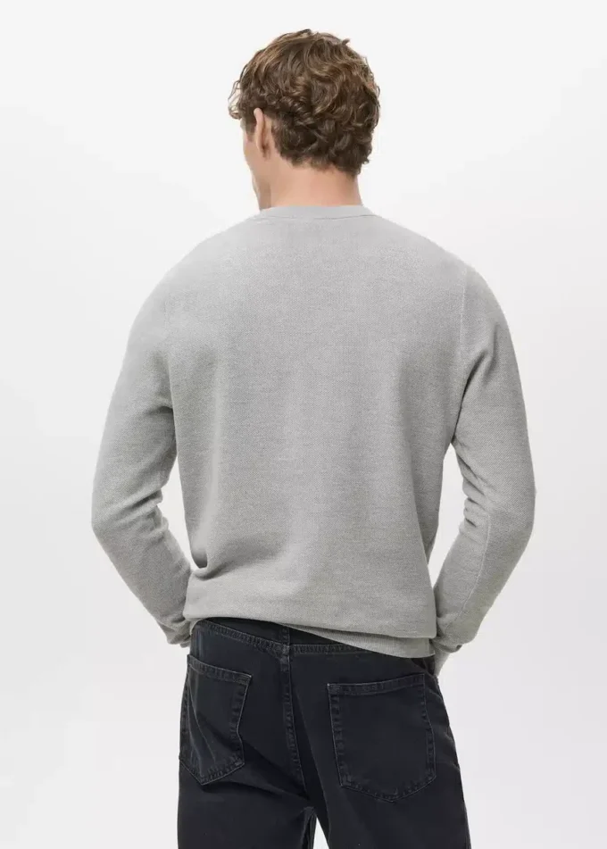 Mikrostrukturierter Baumwollstrickpullover Mikrostrukturierter Baumwollstrickpullover