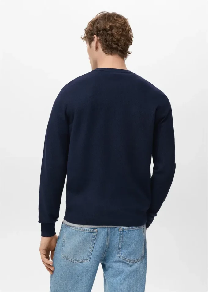 Mikrostrukturierter Baumwollstrickpullover Mikrostrukturierter Baumwollstrickpullover