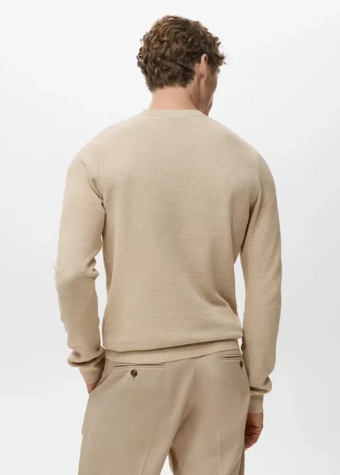 Mikrostrukturierter Baumwollstrickpullover Mikrostrukturierter Baumwollstrickpullover
