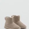 Mit Schaffell gefütterte Stiefeletten Mit Schaffell gefütterte Stiefeletten