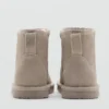 Mit Schaffell gefütterte Stiefeletten Mit Schaffell gefütterte Stiefeletten