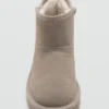 Mit Schaffell gefütterte Stiefeletten Mit Schaffell gefütterte Stiefeletten