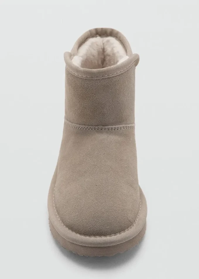 Mit Schaffell gefütterte Stiefeletten Mit Schaffell gefütterte Stiefeletten