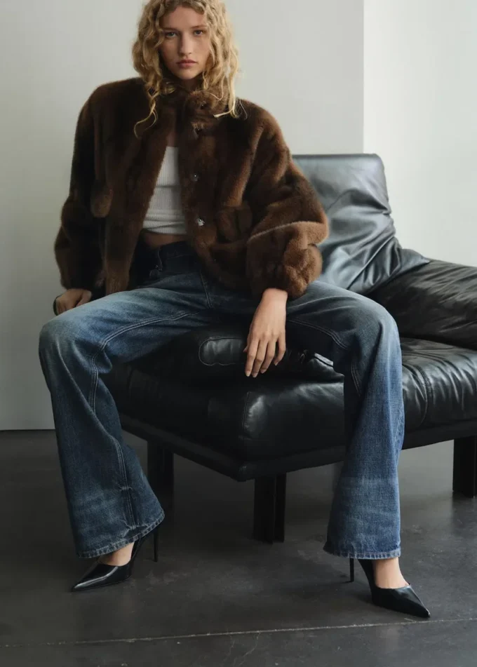 Mittlere Leibhöhe, ausgestellte Jeans