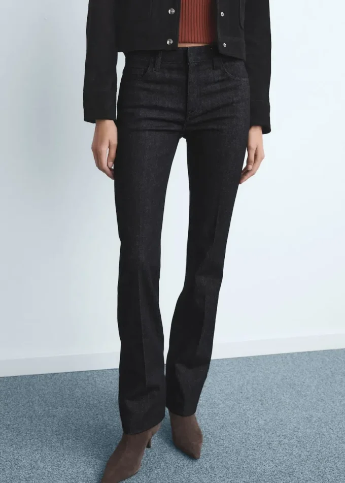 Mittlere Leibhöhe, ausgestellte Jeans Mittlere Leibhöhe, ausgestellte Jeans