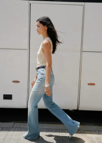 Mittlere Leibhöhe, ausgestellte Jeans