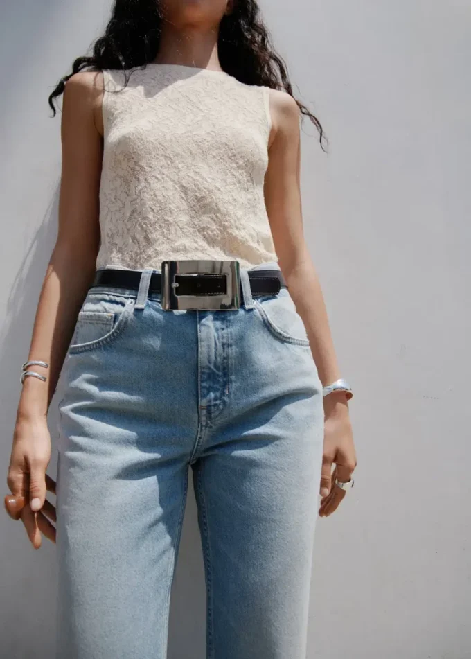 Mittlere Leibhöhe, ausgestellte Jeans Mittlere Leibhöhe, ausgestellte Jeans