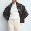 Mittlere Leibhöhe, ausgestellte Jeans