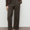 Mittlere Leibhöhe, verkürzte Hose mit geradem Bein Mittlere Leibhöhe, verkürzte Hose mit geradem Bein