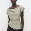 Modalbluse mit asymmetrischem Kragen Modalbluse mit asymmetrischem Kragen