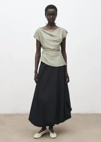 Modalbluse mit asymmetrischem Kragen Modalbluse mit asymmetrischem Kragen