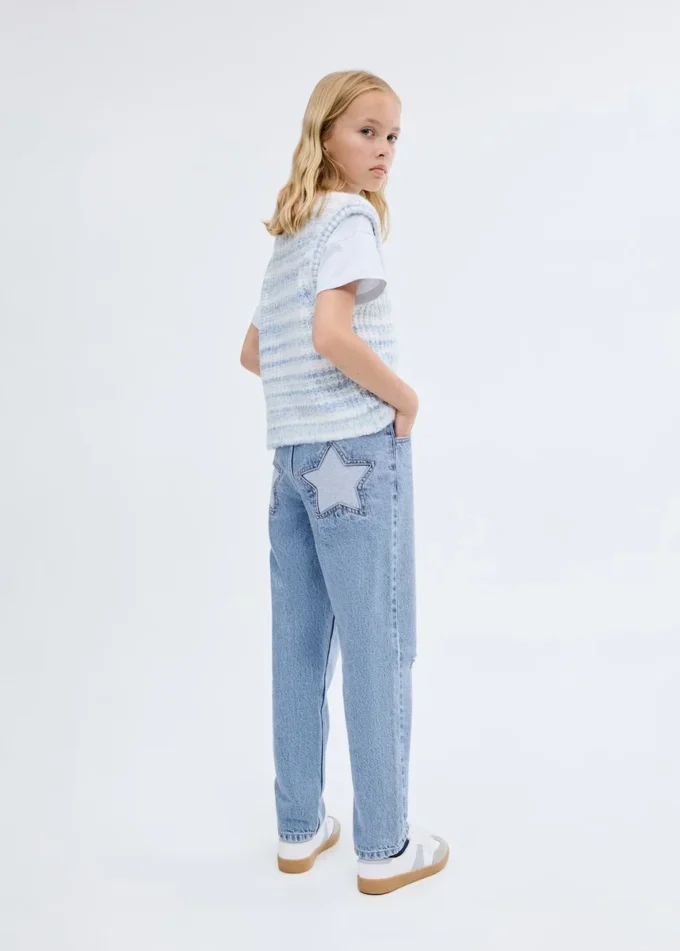 Mom-Fit-Jeans mit dekorativen Rissen Mom-Fit-Jeans mit dekorativen Rissen