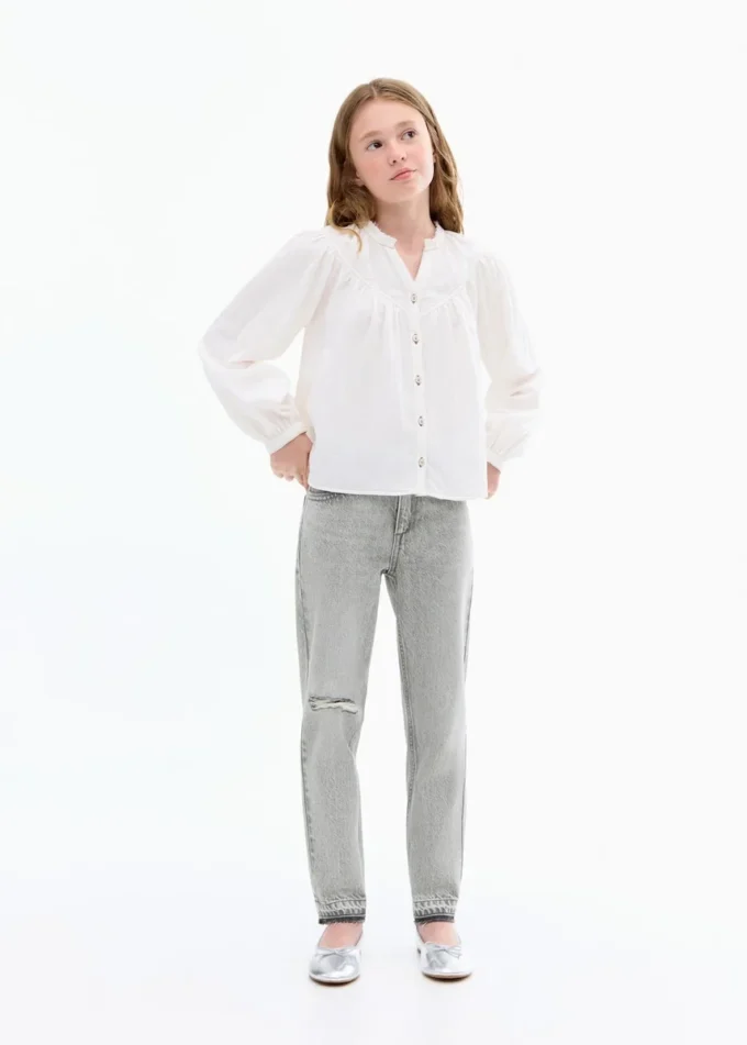 Mom-Fit-Jeans mit dekorativen Rissen Mom-Fit-Jeans mit dekorativen Rissen