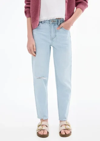 Mom-Fit-Jeans mit dekorativen Rissen