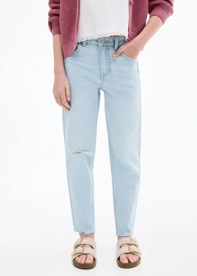 Mom-Fit-Jeans mit dekorativen Rissen Mom-Fit-Jeans mit dekorativen Rissen