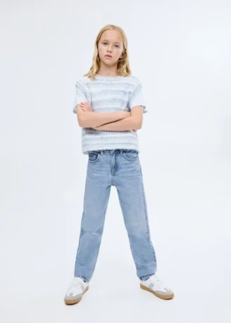 Mom-Fit-Jeans mit dekorativen Rissen