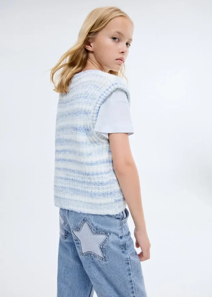 Mom-Fit-Jeans mit dekorativen Rissen Mom-Fit-Jeans mit dekorativen Rissen