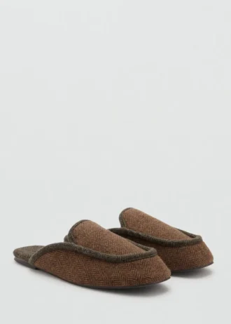 Mules aus Fischgrätenstoff