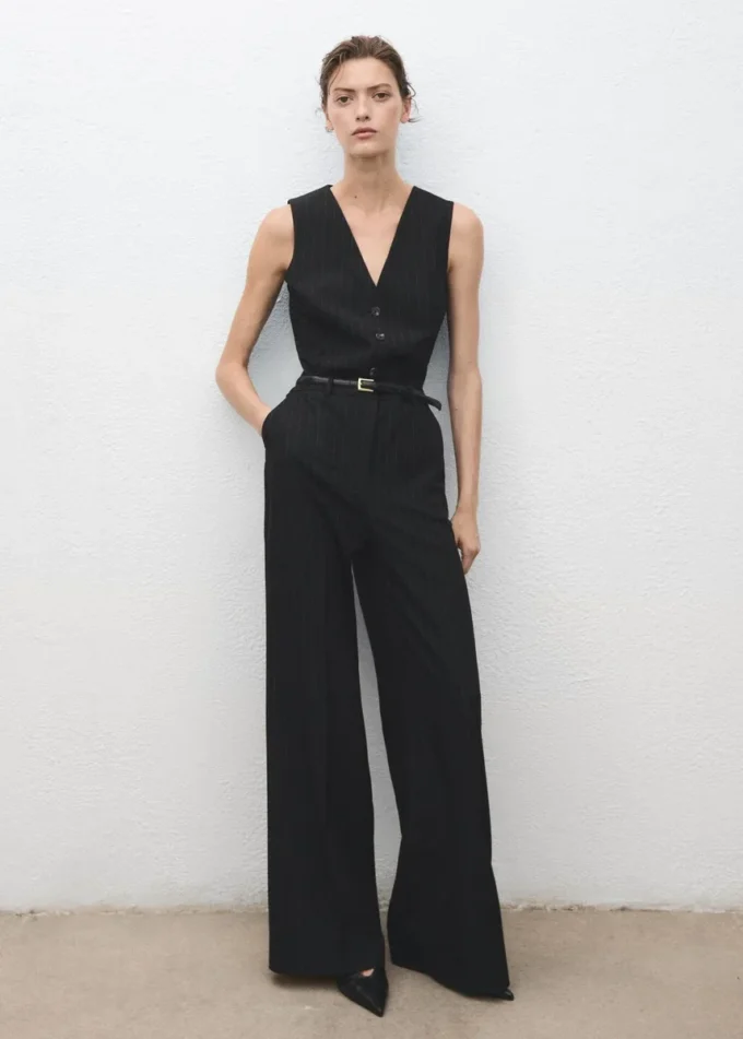 Nadelstreifen-Jumpsuit mit Gürtel Nadelstreifen-Jumpsuit mit Gürtel