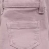 Nahtlose Jeans mit ausgefranstem Saum Nahtlose Jeans mit ausgefranstem Saum