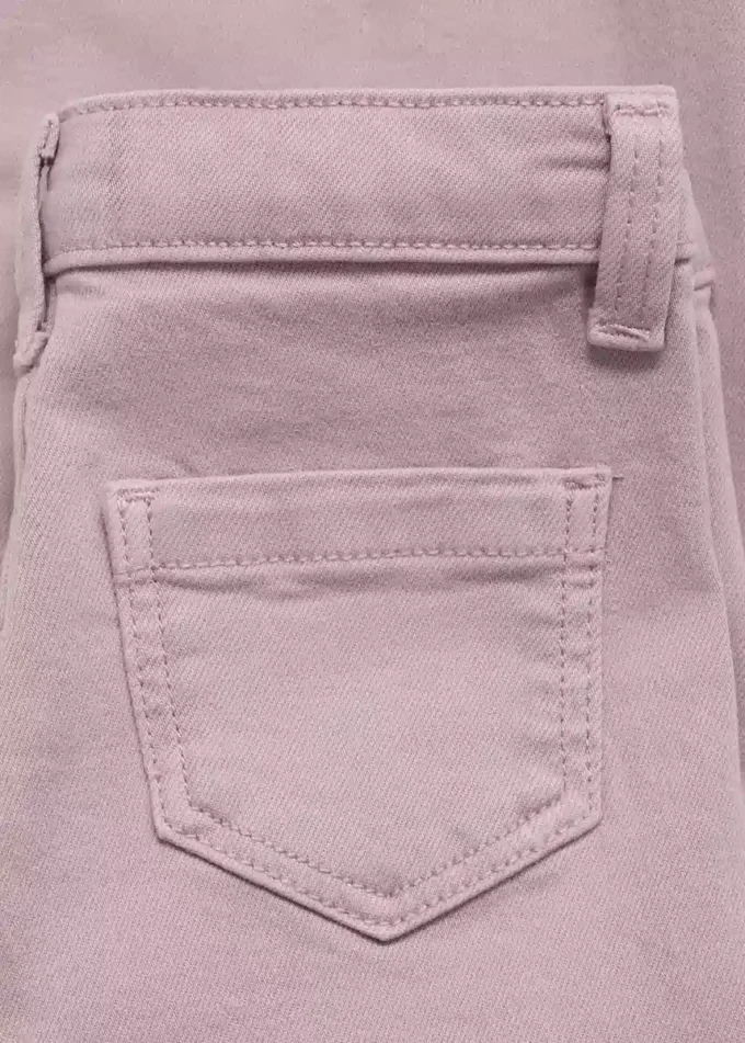 Nahtlose Jeans mit ausgefranstem Saum Nahtlose Jeans mit ausgefranstem Saum