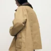 Oversized-Barnjacke mit kontrastierendem Kragen Oversized-Barnjacke mit kontrastierendem Kragen