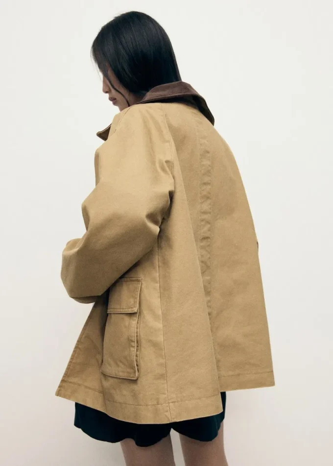 Oversized-Barnjacke mit kontrastierendem Kragen Oversized-Barnjacke mit kontrastierendem Kragen