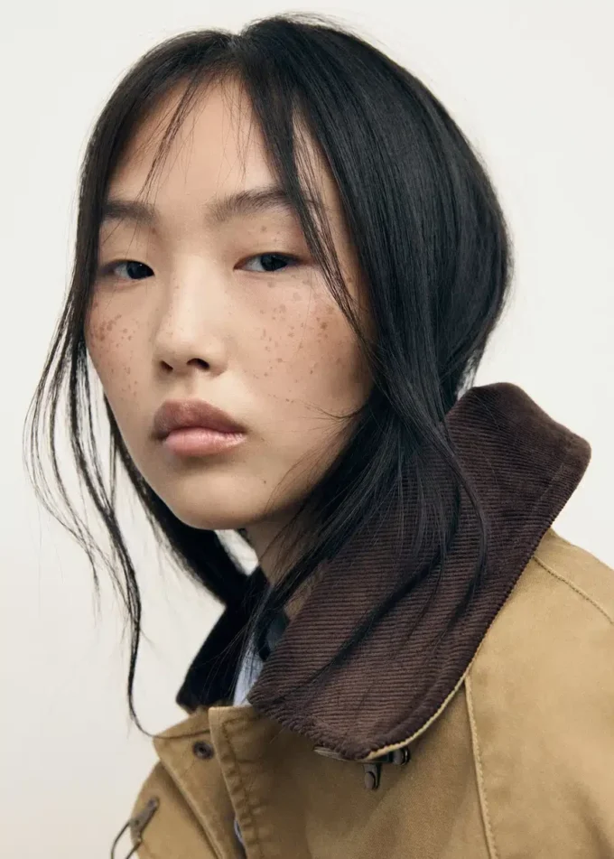 Oversized-Barnjacke mit kontrastierendem Kragen Oversized-Barnjacke mit kontrastierendem Kragen